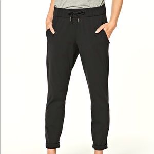 authentic lulu lemon “on the fly pant”